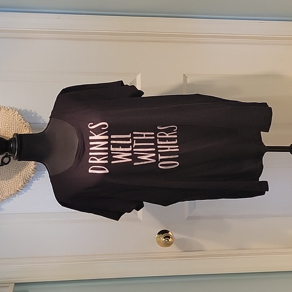 Torrid Graphic Tee Drink Well With Others,  Black Short Sleeve Size 4 - Picture 3 of 8